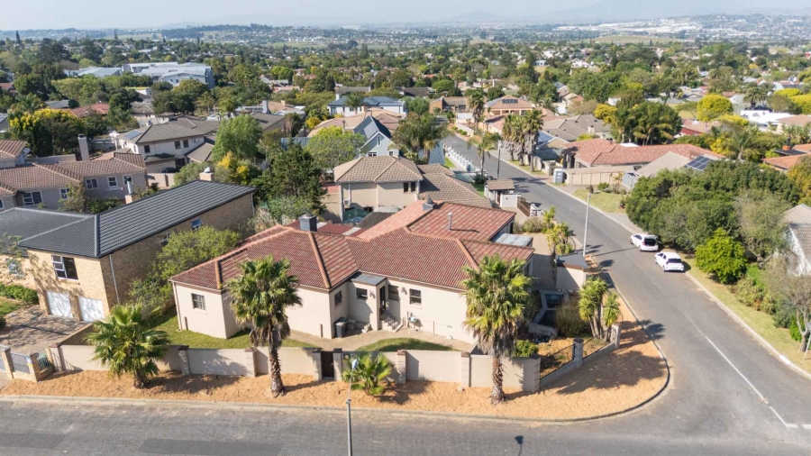 To Let 4 Bedroom Property for Rent in Ridgeworth Western Cape